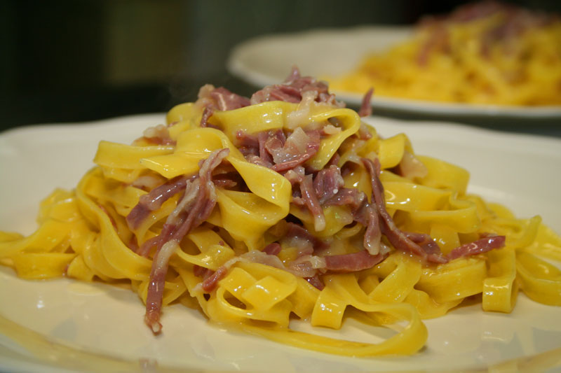 Tagliatelle-Pasta-with-Parma-Ham_2015