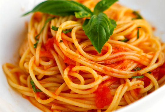 Healthy Fresh Tomato and Basil Pasta